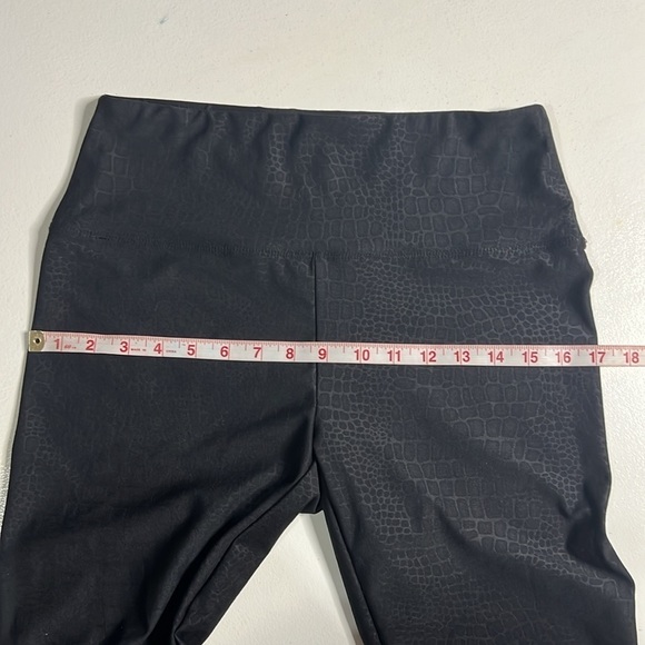 Wild Fable Snake Skin Print Black High Waisted Leggings size M - Picture 10 of 13